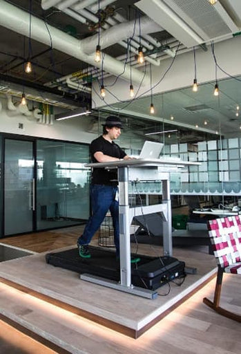 Cinta de correr debajo del escritorio